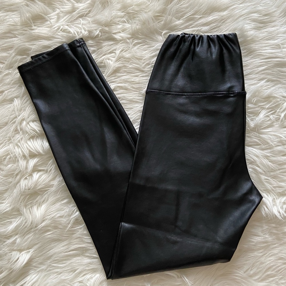 Aritzia Wilfred Daria faux leather leggings